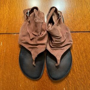 Deena & Ozzy Brown Suede Thong Slouchy Sandals with Buckle